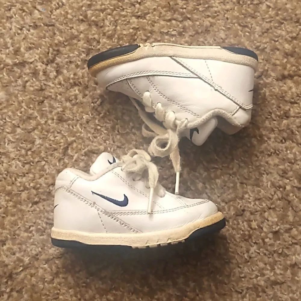 Nike Vintage Toddler Sneakers Size 4c, PRE-OWNED White Navy Blue
